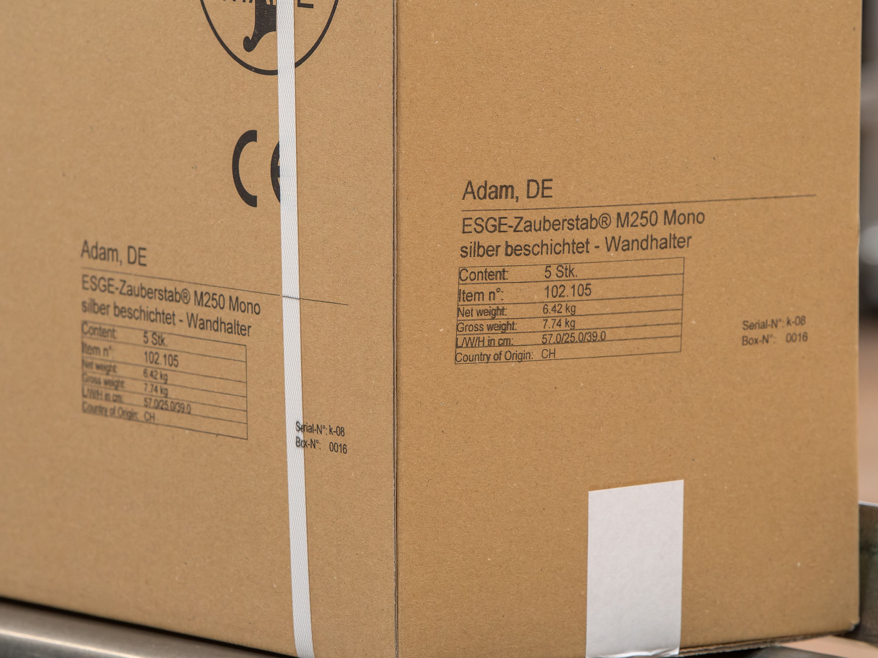 informacion y pesos en caja de carton_coding_on_cardboard_2